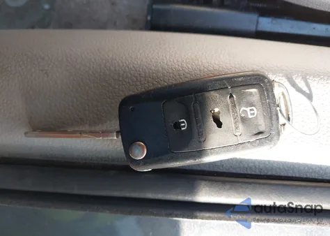 2015 Volkswagen Passat 1.8T Wolfsburg Edition z USA, uszkodzony, nr VIN 1VWAS7A35FC007059